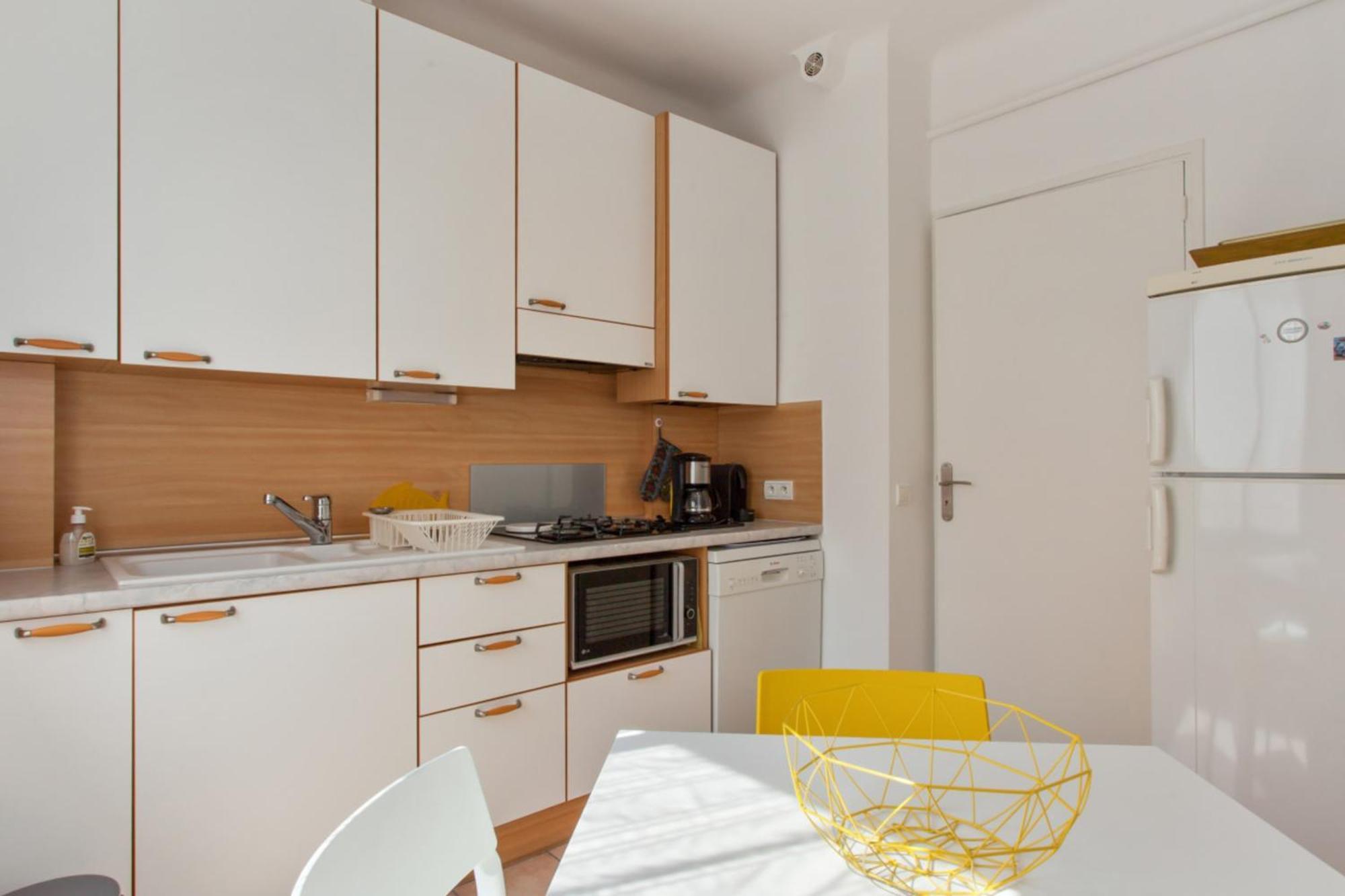 T2 Spacieux Avec Balcon à Quelques Pas Du Vieil - Welkeys Appartement Antibes