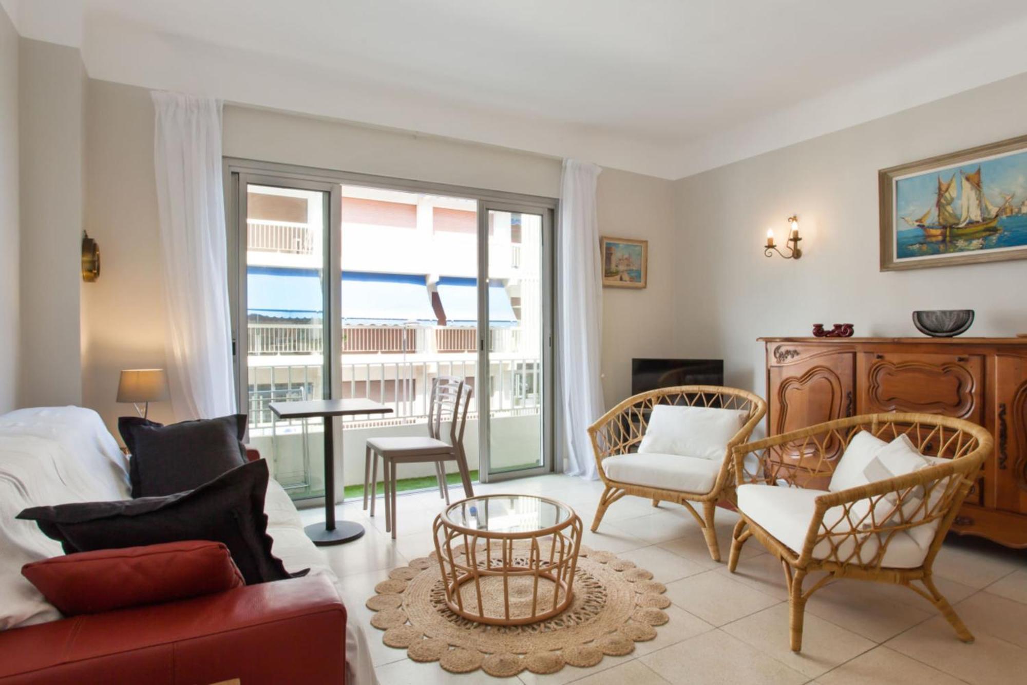 Appartement T2 Spacieux Avec Balcon à Quelques Pas Du Vieil - Welkeys *